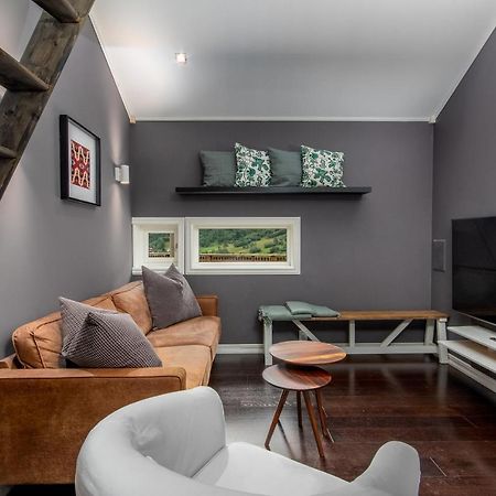 Panoramic Terrace, Huge Rain Shower And Cosy Lofts Flåm Esterno foto