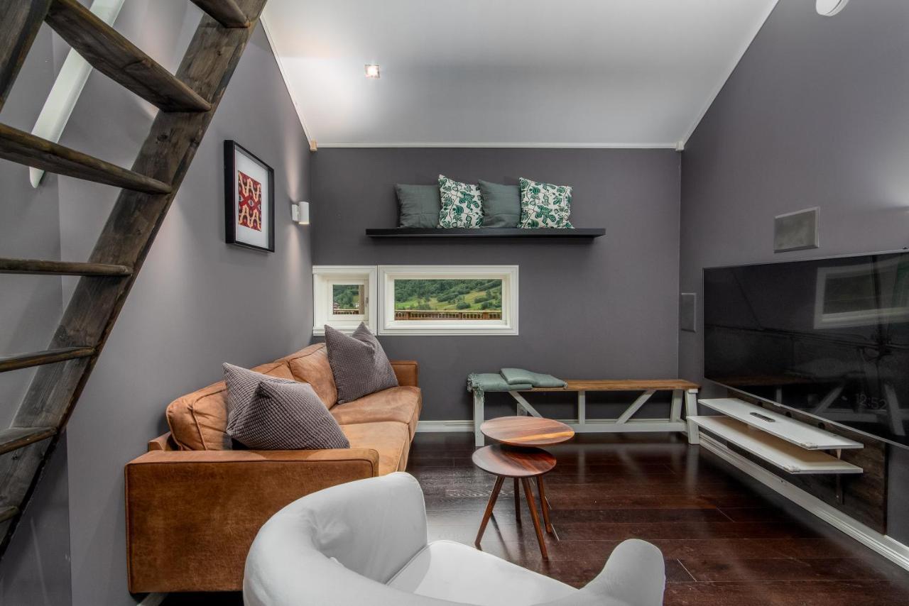 Panoramic Terrace, Huge Rain Shower And Cosy Lofts Flåm Esterno foto